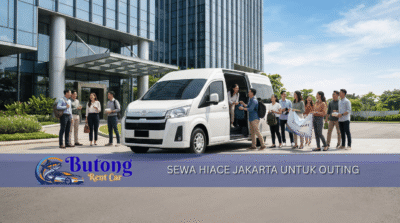 Sewa Hiace Jakarta untuk outing kantor, mobil putih di depan gedung